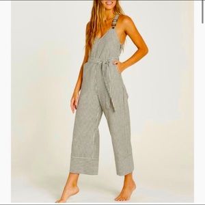 Billabong Bella Day Jumpsuit Overalls Cropped EUC